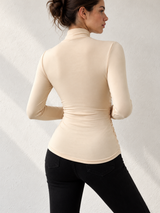 Tailliertes Shirt mit überkreuztem Ausschnitt und Falten – Apricot, Ansicht 3