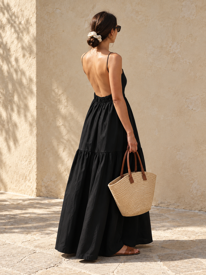 Langes rückenfreies Kleid