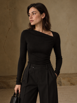 Asymmetrisches Rippstrick-Langarmshirt – Schwarz