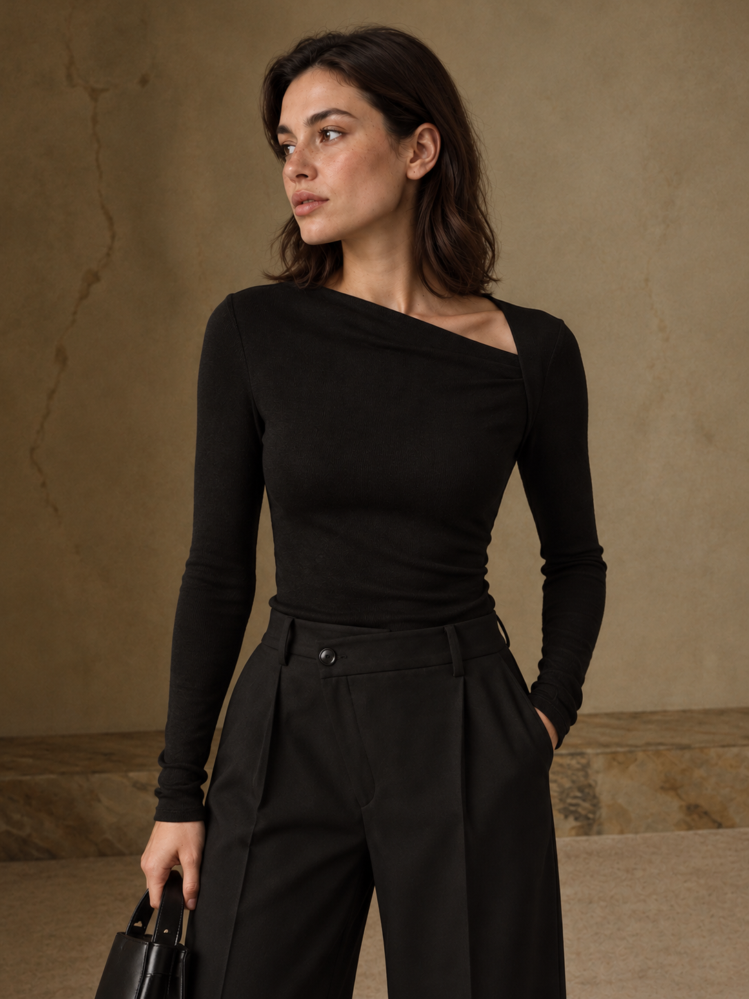 Asymmetrisches Rippstrick-Langarmshirt – Schwarz