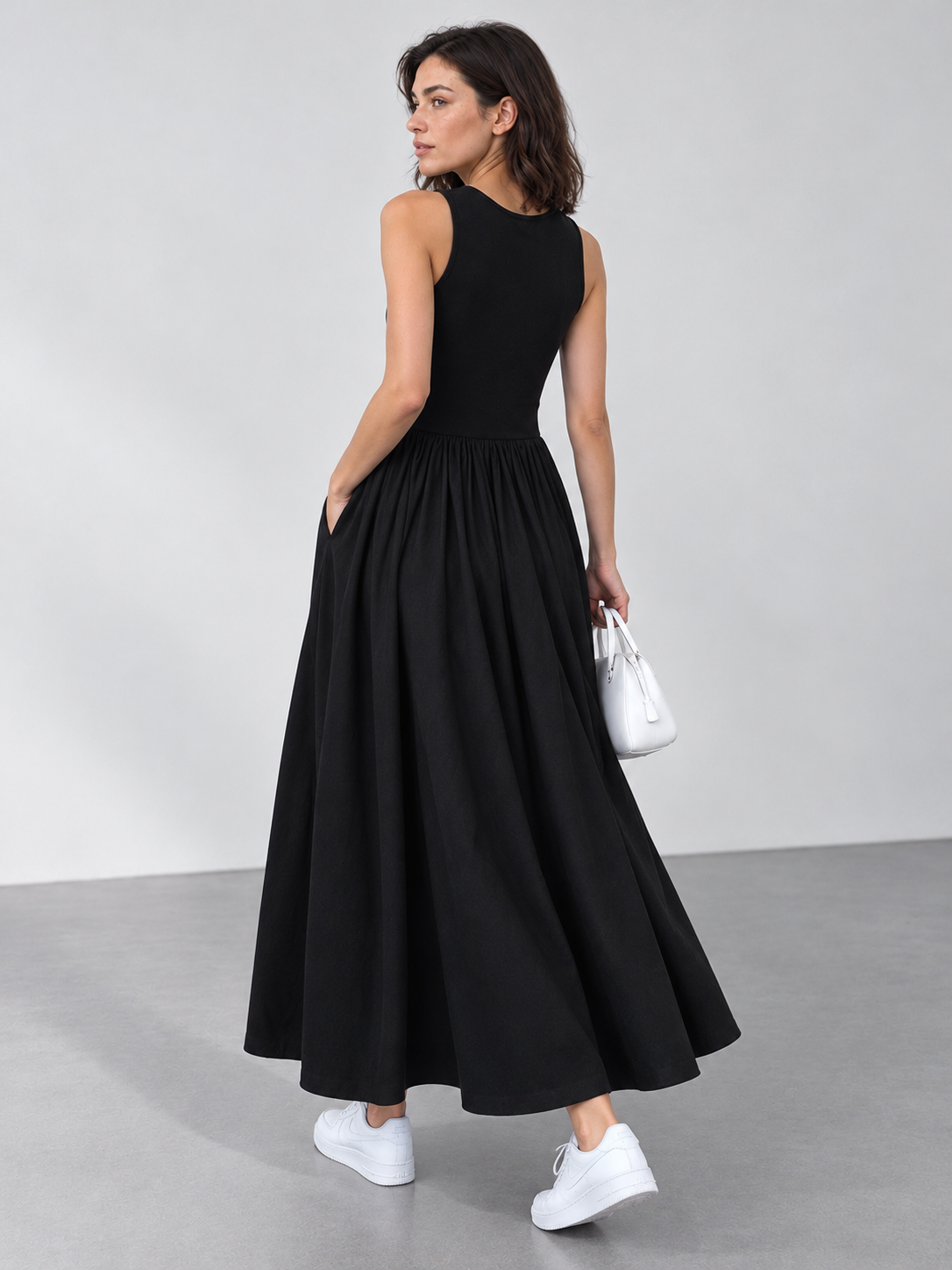 Langes Kleid mit Rundhalsausschnitt – Schwarz, Ansicht 2