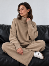 Strick-Set mit Rollkragen und Hose – Camel
