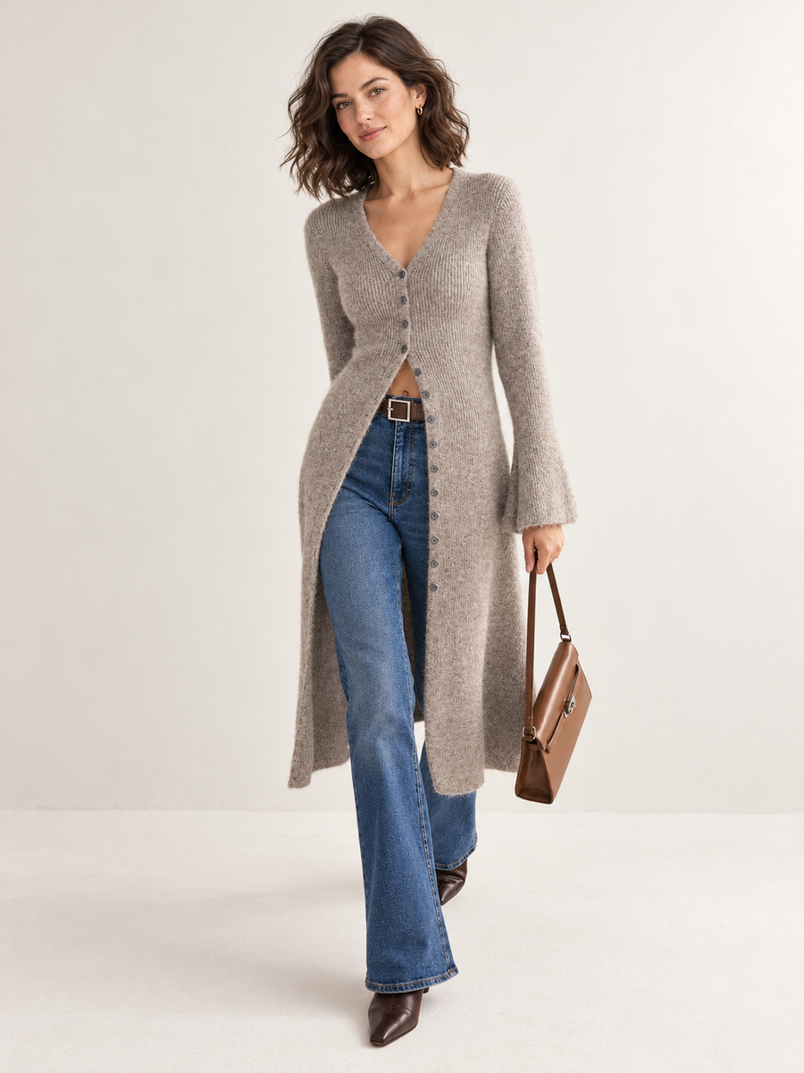 Strickkleid mit V-Ausschnitt und versetzter Knopfleiste – Hellbraun