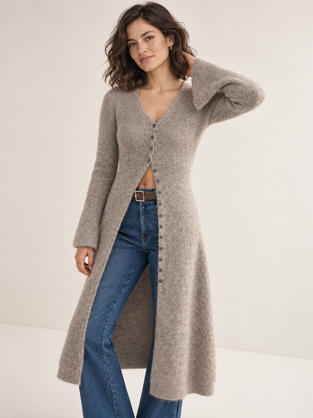 Strickkleid mit V-Ausschnitt und versetzter Knopfleiste – Hellbraun, Ansicht 6