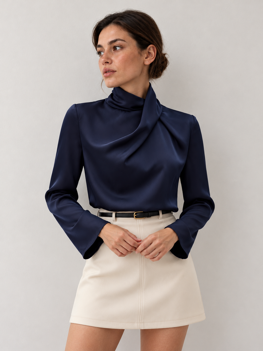 Satinbluse mit drapiertem Stehkragen – Marineblau