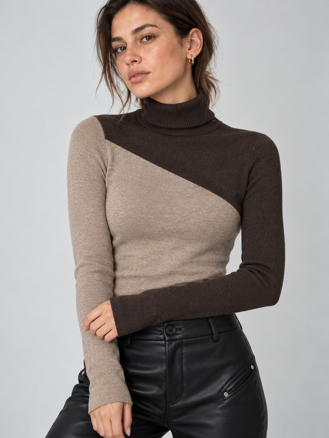 Asymmetrisches Langarm-Stricktop mit Stehkragen und Materialmix – Khaki, Ansicht 4