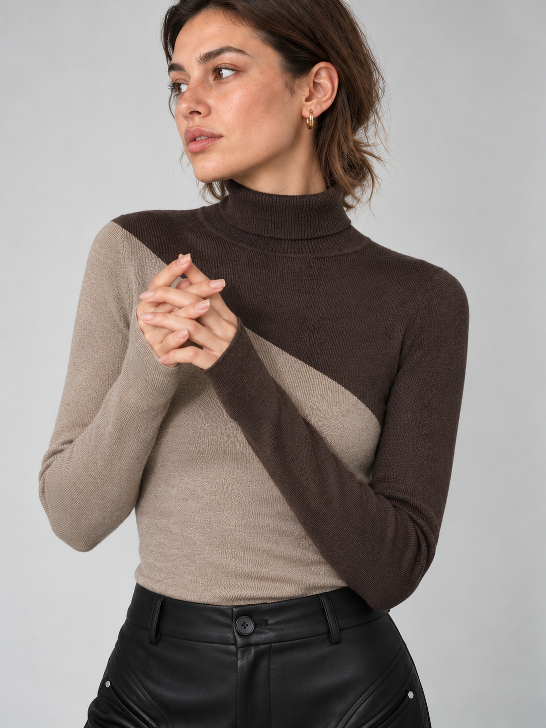 Asymmetrisches Langarm-Stricktop mit Stehkragen und Materialmix – Khaki, Ansicht 5