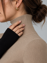 Asymmetrisches Langarm-Stricktop mit Stehkragen und Materialmix – Camel, Ansicht 8