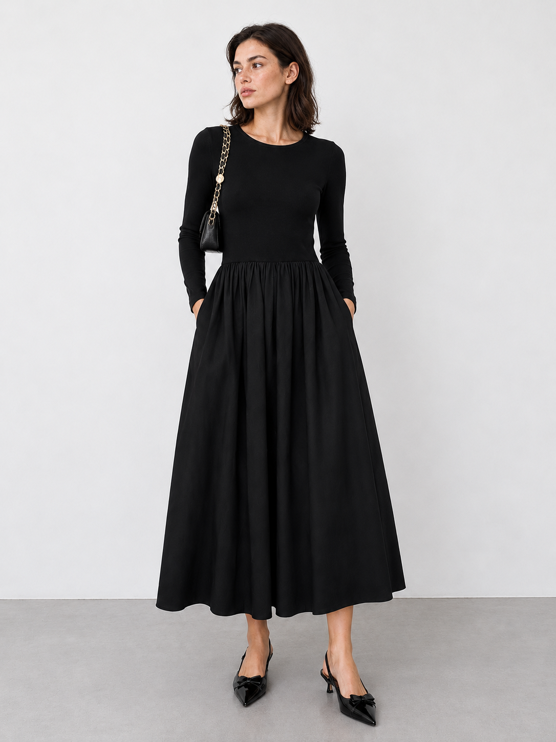 Langes Langarmkleid mit Taschen – Schwarz