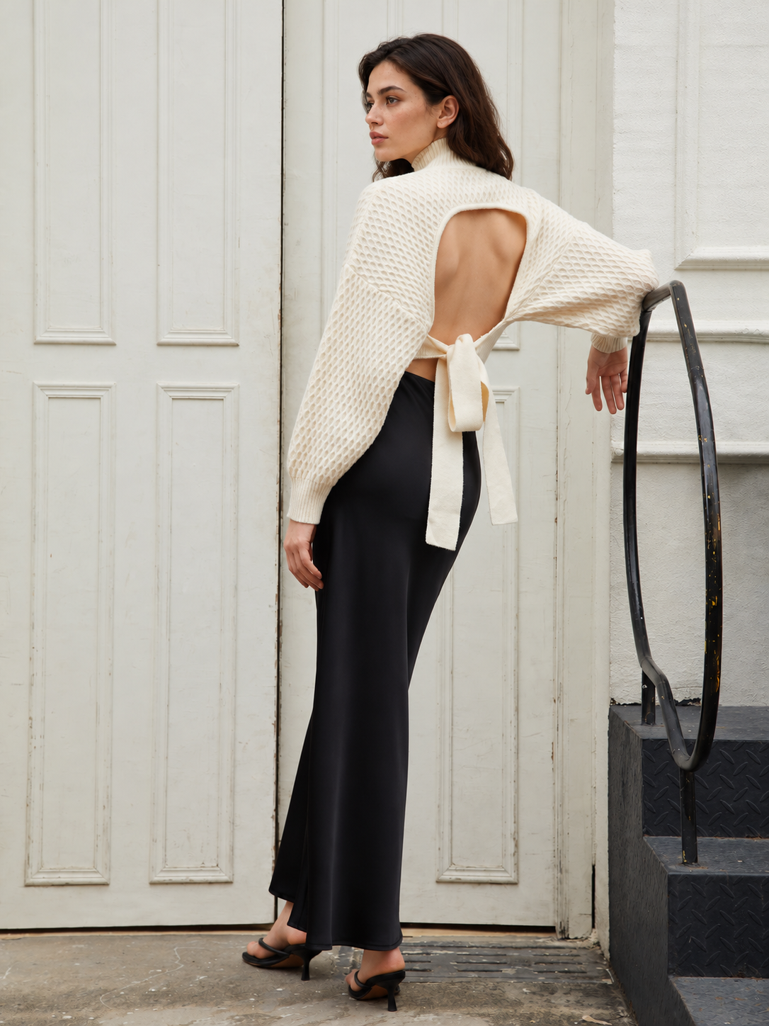 Pullover mit Stehkragen und Bindeband am Rücken – Beige, Ansicht 4